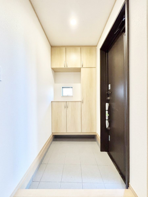 ���ց@������B�������`Entrance�`�@�Ƃ̒��ł��q�l���}����ŏ��̏ꏊ�ł��錺�ւ́A�Ƃ̈�ۂ��̂��̂ł��I�L�x�Ȍ��֎��[�ŁA����Y��ɕۂ��Ƃ��o���܂��􌺊ւɂ͂����Ղ���[�̉��ʔ��������I