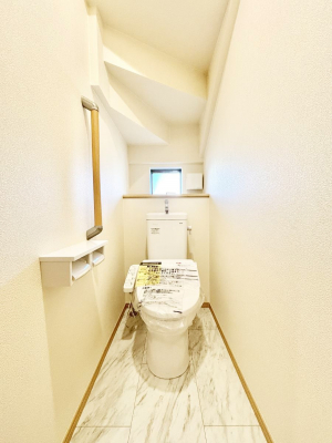 �g�C���@������B�������`Toilet�`�@�������̂��鐅����g�C���̓E�H�V�����b�g�t���ł����g�C���͖����g�킴��𓾂Ȃ����́B����������ۂ������ł��ˁB�g�C����2��������̂Œ��̍��G���ɕ֗��ł��I