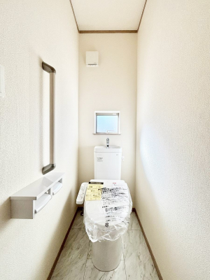 �g�C���@������A�������`Toilet�`�@�������̂��鐅����g�C���̓E�H�V�����b�g�t���ł����g�C���͖����g�킴��𓾂Ȃ����́B����������ۂ������ł��ˁB�g�C����2��������̂Œ��̍��G���ɕ֗��ł��I