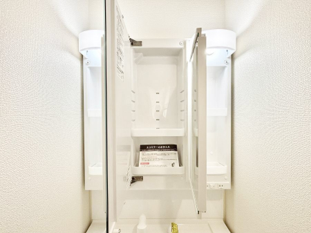 ���̑����ρ@�ݔ���A�������O�ʋ��̗��ɁA���ϕi��q���p�i�Ȃǂ����[�\�B���ʑ����������ƕۂ��܂��I