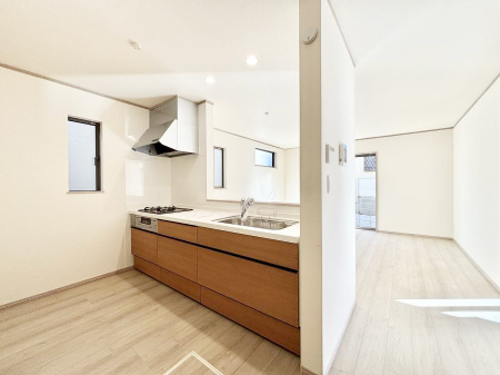 �L�b�`���@������A�������`Kitchen�`�@���R�������鑋�̂���L�b�`���������g���ꏊ�����炱���A�g��������l�����܂����B�������Ƃ����L�b�`���R�[�i�[�͎����L���Ȏd�オ��ƂȂ��Ă���܂��B