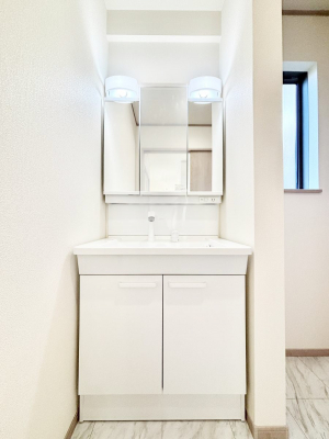 ���ʑ�E���ʏ��@������A�������`Dressing Room�`�@�Â��Ȃ肪���Ȑ��ʏ�����������ƍ̌��Ɗ��C���\�Ȃ̂ŋC�����悭���g�������܂��B�O�ʋ��^�C�v�̐��ʑ�͋������[�ŎU�炩�肪���Ȑ��ʏ����X�b�L����