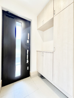 ���ց@�����`Entrance�`�@�Ƃ̒��ł��q�l���}����ŏ��̏ꏊ�ł��錺�ւ́A�Ƃ̈�ۂ��̂��̂ł��I�L�x�Ȍ��֎��[�ŁA����Y��ɕۂ��Ƃ��o���܂��􌺊ւɂ͂����Ղ���[�̉��ʔ��������I