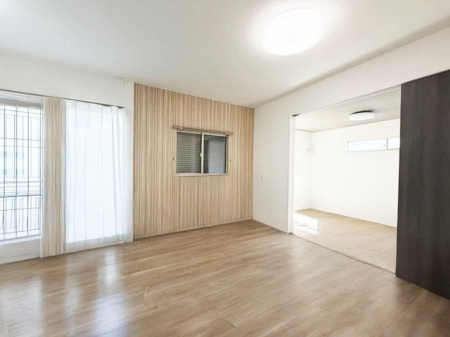 ���r���O�@�����`Living�`  �L���ȗz�������̏ꏊ���Ƃ炵�����B  �����邱�̋�Ԃ݂͂�Ȃ̏Ί炪�W���ꏊ�A����Y��A���邱�Ƃ̂Ȃ����킢���Ȃ���b���y���ގ��ԁA��������̎v�����Ԃ���ꏊ�B��CG���H��