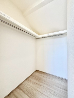 ���̑��@�����`Walk-in Closet�`�@�K�v�Ȃ��̂�R�[�f�B�l�[�g���ꗗ���Ċm�F�ł��A�g�x�x�⏀�����Z���ԂōςރE�H�[�N�C���N���[�[�b�g��ݒu���܂����B�Ƃ̒�����������Ƃ�����֗��Ȏ��[�X�y�[�X�ł��B