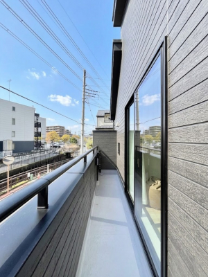 �o���R�j�[�@�����`Balcony�`  �o���R�j�[�͉������z���������݁A���z�c����󕨂��C�����悭�������Ƃ��ł��܂��B  �g���₷���J���I�ȃo���R�j�[�ł����z�����������Ղ�~�蒍���A�o���R�j�[�t���Z�܂��B  