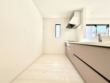 �L�b�`���@�����`Kitchen�`�@���R�������鑋�̂���L�b�`���������g���ꏊ�����炱���A�g��������l�����܂����B�������Ƃ����L�b�`���R�[�i�[�͎����L���Ȏd�オ��ƂȂ��Ă���܂��B