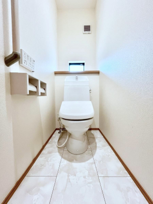 �g�C���@������A�������`Toilet�`�@�Y��E�X�b�L���E���K�ȃE�H�V�����b�g�t�g�C���ł��낰���Ԃł��B�̌������薾�邭�A���K��ԂƂȂ��Ă���܂��������g���ꏊ�����炱���̔z���ł��I