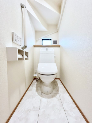 �g�C���@������B�������`Toilet�`�@�Y��E�X�b�L���E���K�ȃE�H�V�����b�g�t�g�C���ł��낰���Ԃł��B�̌������薾�邭�A���K��ԂƂȂ��Ă���܂��������g���ꏊ�����炱���̔z���ł��I