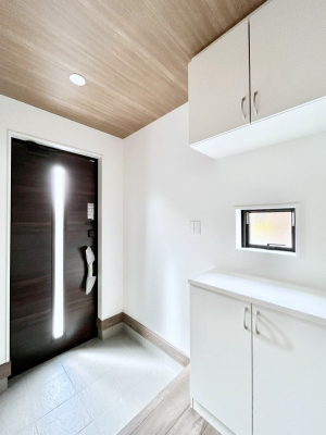 ���ց@�������P�������`Entrance�`�@�Ƃ̒��ł��q�l���}����ŏ��̏ꏊ�ł��錺�ւ́A�Ƃ̈�ۂ��̂��̂ł��I�L�x�Ȍ��֎��[�ŁA����Y��ɕۂ��Ƃ��o���܂��􌺊ւɂ͂����Ղ���[�̉��ʔ��������I