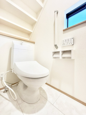 �g�C���@�����`Toilet�`�@�Y��E�X�b�L���E���K�ȃE�H�V�����b�g�t�g�C���ł��낰���Ԃł��B1�A2�K���Ƀg�C���X�y�[�X�I�̌������薾�邭�A���K��ԂƂȂ��Ă���܂��������g���ꏊ�����炱���̔z���ł��I