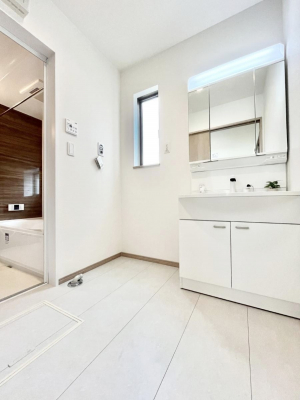 ���̑��@������A�������`Dressing Room�`�@�Â��Ȃ肪���Ȑ��ʏ�����������ƍ̌��Ɗ��C���\�Ȃ̂ŋC�����悭���g�������܂��B�O�ʋ��^�C�v�̐��ʑ�͋������[�ŎU�炩�肪���Ȑ��ʏ����X�b�L����