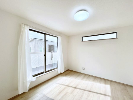 ���̑����ρ@������A�������`Bed Room�`  �u��������������l�v�Ƃ��v�w�ł�����肭�낰��Q���B  �����̉Ǝ��₨�d���ɔ�ꂽ���̓t�J�t�J�̃x�b�g�Ŗ�����Ă��������B�e���r��{�I�������Ă����K�ȍL����������