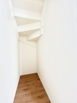 ���̑����ρ@���r���O���[�B�����Ɏ��[������ƕ����W�܂�LDK���X�b�L���Еt�������ł��ˁB  