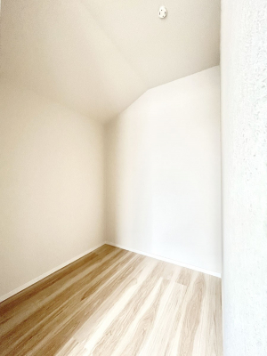 ���̑��@�����`Walk-in Closet�`�@�K�v�Ȃ��̂�R�[�f�B�l�[�g���ꗗ���Ċm�F�ł��A�g�x�x�⏀�����Z���ԂōςރE�H�[�N�C���N���[�[�b�g��ݒu���܂����B�Ƃ̒�����������Ƃ�����֗��Ȏ��[�X�y�[�X�ł��B