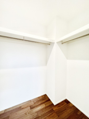 ���̑��@�����`Walk-in Closet�`�@�K�v�Ȃ��̂�R�[�f�B�l�[�g���ꗗ���Ċm�F�ł��A�g�x�x�⏀�����Z���ԂōςރE�H�[�N�C���N���[�[�b�g��ݒu���܂����B�Ƃ̒�����������Ƃ�����֗��Ȏ��[�X�y�[�X�ł��B