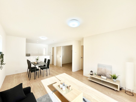 ���r���O�@���Ƒ��̓��₩�Șb�����ŕ�܂�閾�邢���r���O