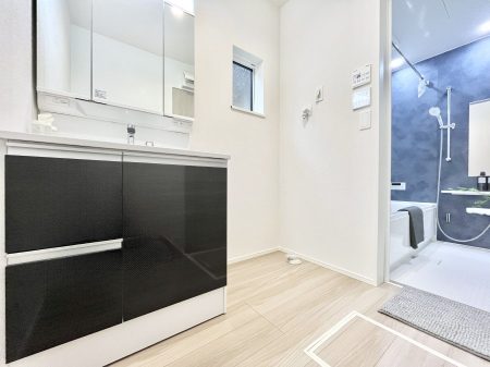 ���̑��@�����`Dressing Room�`�@�Â��Ȃ肪���Ȑ��ʏ�����������ƍ̌��Ɗ��C���\�Ȃ̂ŋC�����悭���g�������܂��B�O�ʋ��^�C�v�̐��ʑ�͋������[�ŎU�炩�肪���Ȑ��ʏ����X�b�L����