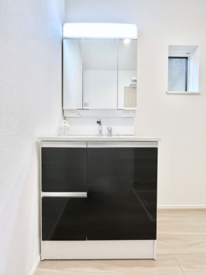 ���ʑ�E���ʏ��@�����`Dressing Room�`  ����������F�����œ��ꂳ��Ă���ƁA�X�b�L���Ɛ�������ۂ������܂��B  ���̗��ɂ͂����Ղ�Ǝ��[�X�y�[�X��W�������I  �����́A�V���v�����@�\�����d�����āB