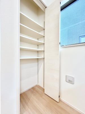 ���̑����ρ@�L�b�`���ɂ̓p���g���[�I�H�ނ̃X�g�b�N�͂������A���p�i�̎��[�Ȃǎg�����͂��낢��I