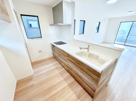 �L�b�`���@���r���O�ŗV�Ԃ��q�l�������Ȃ��炨�������ł���ΖʃL�b�`���B  