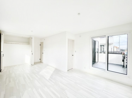 �Q���@�����`Bed Room�`�@���q�l�̐����ɍ��킹�ďZ�܂��̃��C�A�E�g���ς��܂��B�v�t���̃v���C�o�V�[���d��������A�����ɍ��킹�Ċ���x�b�g��z�u������B���������z���Ă̏Z�܂��I�т���؂ł��B   