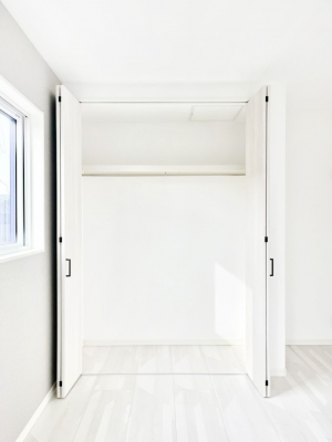 ���[�@�����`Closet�`�@�ǖʃN���[�[�b�g������΃^���X��u���K�v���Ȃ��A�o������̂Ȃ��X�b�L����Ԃ��ێ��ł��܂��B����ꂽ�X�y�[�X��L���Ɋ��p�ł������B�G�߂̈ߗނ��̕i�Ȃǂ����Ղ���[�o���܂��ˁ�