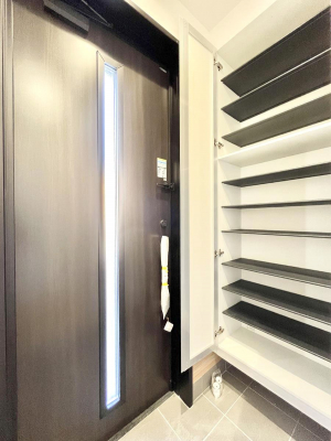 ���̑����ρ@�����Ղ���[�ł���V���[�Y�{�b�N�X�ŉƑ��S���̌C���A���ւ�������B  