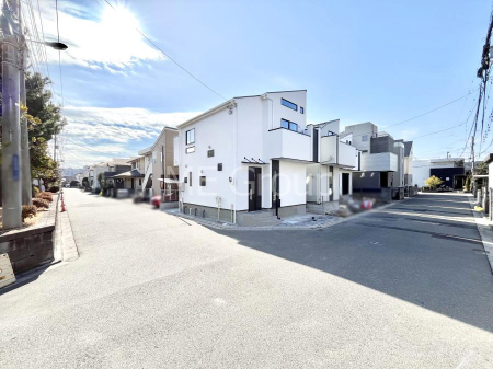 ���n�O�ώʐ^�@�O�ρ`Exterior�`�@�O�ʓ��H�F�k�� 5.92m �����A�k�� 5m �����@��w�̈�ˌ��Ă𒆐S�Ƃ����X���݂����R�Ƒ����A���ӂ͍��������������Ă��Ȃ��̂ŁA�΂̑����ՐÂȎ����������ł��B