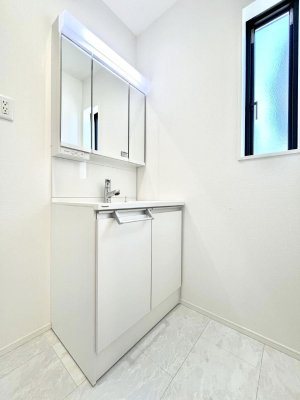 ���ʑ�E���ʏ��@�����`Dressing Room�`�@�Â��Ȃ肪���Ȑ��ʏ�����������ƍ̌��Ɗ��C���\�Ȃ̂ŋC�����悭���g�������܂��B�O�ʋ��^�C�v�̐��ʑ�͋������[�ŎU�炩�肪���Ȑ��ʏ����X�b�L����