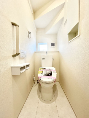 �g�C���@�g�C����1�K��2�K���ꂼ��ɔz�u����Ă��ĂƂĂ��֗��ł��B 