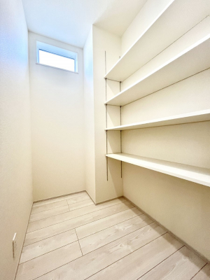 ���̑����ρ@�L�b�`���ɂ̓p���g���[�I�H�ނ̃X�g�b�N�͂������A���p�i�̎��[�Ȃǎg�����͂��낢��I