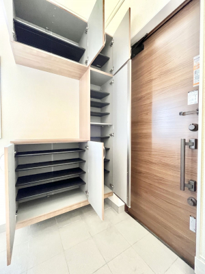 ���̑����ρ@�����Ղ���[�ł���V���[�Y�{�b�N�X�ŉƑ��S���̌C���A���ւ�������B  