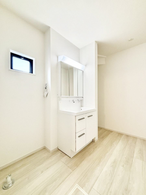 ���̑��@�����`Dressing Room�`  ����������F�����œ��ꂳ��Ă���ƁA�X�b�L���Ɛ�������ۂ������܂��B  ���̗��ɂ͂����Ղ�Ǝ��[�X�y�[�X��W�������I  �����́A�V���v�����@�\�����d�����āB