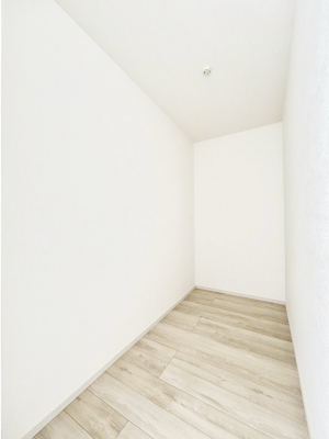 ���̑��@�����`Walk-in Closet�`�@�K�v�Ȃ��̂�R�[�f�B�l�[�g���ꗗ���Ċm�F�ł��A�g�x�x�⏀�����Z���ԂōςރE�H�[�N�C���N���[�[�b�g��ݒu���܂����B�Ƃ̒�����������Ƃ�����֗��Ȏ��[�X�y�[�X�ł��B