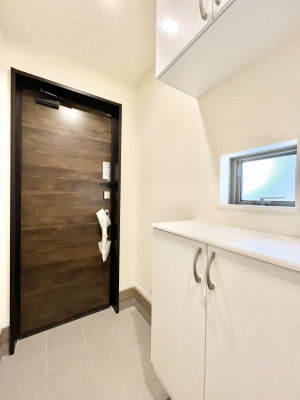 ���ց@������B�������`Entrance�`�@�Ƃ̒��ł��q�l���}����ŏ��̏ꏊ�ł��錺�ւ́A�Ƃ̈�ۂ��̂��̂ł��I�L�x�Ȍ��֎��[�ŁA����Y��ɕۂ��Ƃ��o���܂��􌺊ւɂ͂����Ղ���[�̉��ʔ��������I