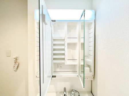 ���̑����ρ@�O�ʋ��̗��ɁA���ϕi��q���p�i�Ȃǂ����[�\�B���ʑ����������ƕۂ��܂��I