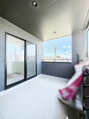 �o���R�j�[�@�����`Balcony�`  �o���R�j�[�͉������z���������݁A���z�c����󕨂��C�����悭�������Ƃ��ł��܂��B  �g���₷���J���I�ȃo���R�j�[�ł����z�����������Ղ�~�蒍���A�o���R�j�[�t���Z�܂��B  