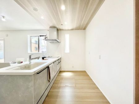 �L�b�`���@�����`Kitchen�`�@���R�������鑋�̂���L�b�`���������g���ꏊ�����炱���A�g��������l�����܂����B�������Ƃ����L�b�`���R�[�i�[�͎����L���Ȏd�オ��ƂȂ��Ă���܂��B