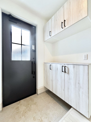 ���ց@�����`Entrance�`�@�Ƃ̒��ł��q�l���}����ŏ��̏ꏊ�ł��錺�ւ́A�Ƃ̈�ۂ��̂��̂ł��I�L�x�Ȍ��֎��[�ŁA����Y��ɕۂ��Ƃ��o���܂��􌺊ւɂ͂����Ղ���[�̉��ʔ��������I