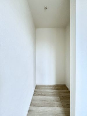 ���̑��@�����`Walk-in Closet�`�@�K�v�Ȃ��̂�R�[�f�B�l�[�g���ꗗ���Ċm�F�ł��A�g�x�x�⏀�����Z���ԂōςރE�H�[�N�C���N���[�[�b�g��ݒu���܂����B�Ƃ̒�����������Ƃ�����֗��Ȏ��[�X�y�[�X�ł��B