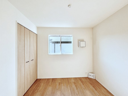 �q�������@�����`Bed Room�`�@�������������̂��ˌ��Ẵ����b�g�ł��B���Ƒ������������ƂŎ苷�Ɋ����Ă����Z�܂����ˌ��Ăł͊e�����v���C�o�V�[��ۂ��Ƃ��ł��܂��B�Z�܂��ɂ�Ƃ肪���܂�S�������b�N�X�ł��܂���