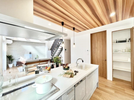 �L�b�`���@������5�������`Kitchen�`  ���r���O�����n����J�E���^�[�L�b�`���B���������Ȃ���Ƒ��ƃR�~���j�P�[�V�������Ƃ�邾���łȂ��A�傫�ȊJ���������邱�Ƃ��ł��܂��B���q�l�̐����������邱�Ƃ��ł��܂��ˁI