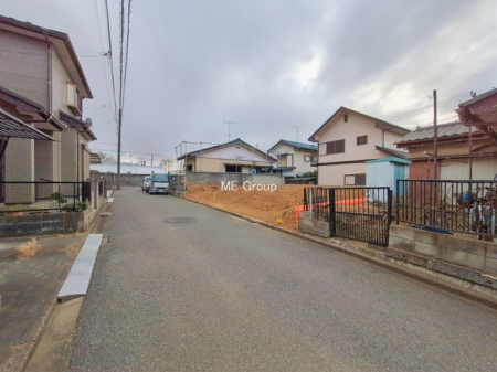 ���n�O�ώʐ^�@�`Exterior�`�@�O�ʓ��H�F�� 5m �����@�O�ʓ��H�͊ՐÂȏZ��n���͂���Ԓʂ�̏��Ȃ����H�B���Ԃ̏o��������炭�炭�ł��I���s���_�E���n���w�̂���]�́A���C�y�ɂ��₢���킹���������I