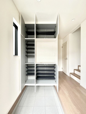 ���̑����ρ@�����Ղ���[�ł���V���[�Y�{�b�N�X�ŉƑ��S���̌C���A���ւ�������B  