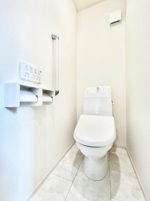 �g�C���@�g�C����1�K��2�K���ꂼ��ɔz�u����Ă��ĂƂĂ��֗��ł��B 