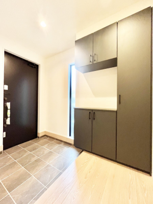 ���ց@������2�������`Entrance�`�@�Ƃ̒��ł��q�l���}����ŏ��̏ꏊ�ł��錺�ւ́A�Ƃ̈�ۂ��̂��̂ł��I�L�x�Ȍ��֎��[�ŁA����Y��ɕۂ��Ƃ��o���܂��􌺊ւɂ͂����Ղ���[�̉��ʔ��������I