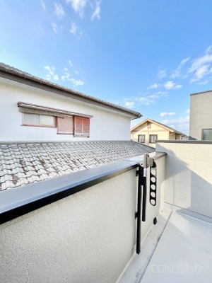 �o���R�j�[�@������2�������`Balcony�`  �o���R�j�[�͉������z���������݁A���z�c����󕨂��C�����悭�������Ƃ��ł��܂��B�g���₷���J���I�ȃo���R�j�[�ł����z�����������Ղ�~�蒍���A�o���R�j�[�t���Z�܂��B  