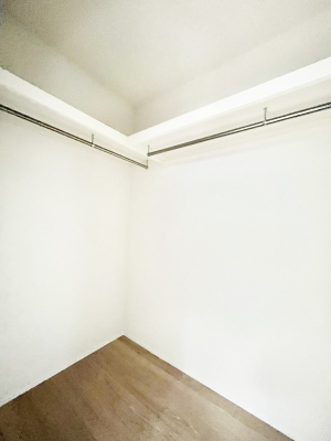���̑��@������2�������`Walk-in Closet�`�@��������̗m���������Ă��V���ɂȂ�ɂ����E�H�[�N�C���N���[�[�b�g�B�m���ȊO�ɂ��A���i�g��Ȃ��Ɠd��X�[�c�P�[�X�A�X�g�b�N�i�Ȃǉ��ł��Еt����������Ԃł��B
