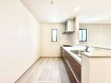 �L�b�`���@������2-1�������`Kitchen�`�@���R�������鑋�̂���L�b�`���������g���ꏊ�����炱���A�g��������l�����܂����B�������Ƃ����L�b�`���R�[�i�[�͎����L���Ȏd�オ��ƂȂ��Ă���܂��B